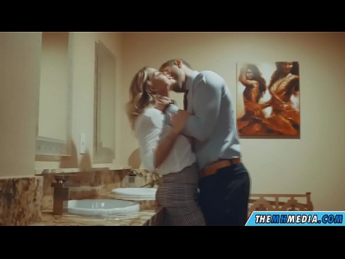 ❤️ Quan una rossa tetona et sedueix en un lavabo públic Súper sexe a nosaltres ca.muitohentai.ru ❤